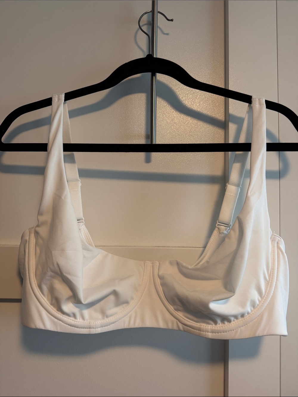 Supportive White Underwire Bra with Adjustable Straps